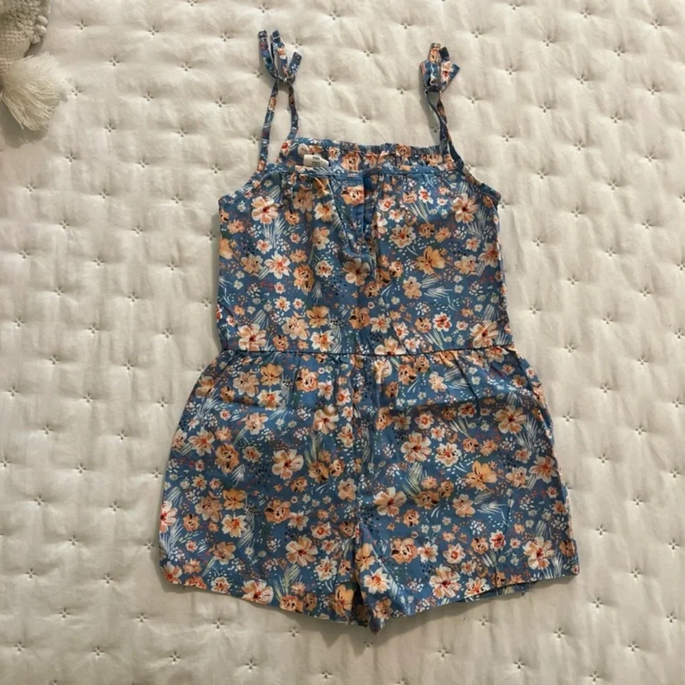 Bundle of 2 girls like new Gap Floral and Geometric Print Rompers 3T